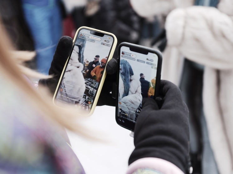 Контент сам себе не запостить, Русанівка.