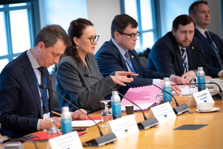 Переговори української урядової делегації з представниками МВФ у Вашингтоні, 18 квітня 2026 року.