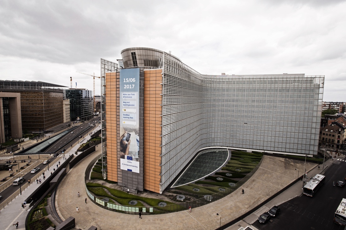 Штаб-квартира Європейської комісії, вищого органу виконавчої влади ЄС, який очолює Жан-Клод Юнкер. Брюссель, офісна будівля «Берлемон».