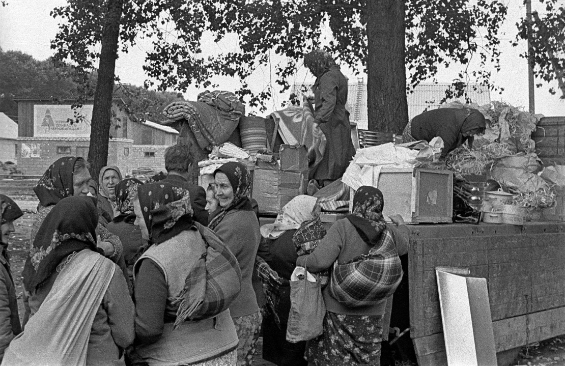 "Car shop" with essential goods for refugees from the Chornobyl exclusion zone. 1986.