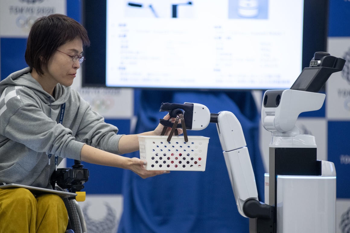 Human support. Выставка роботов в Японии. Китайские роботы.