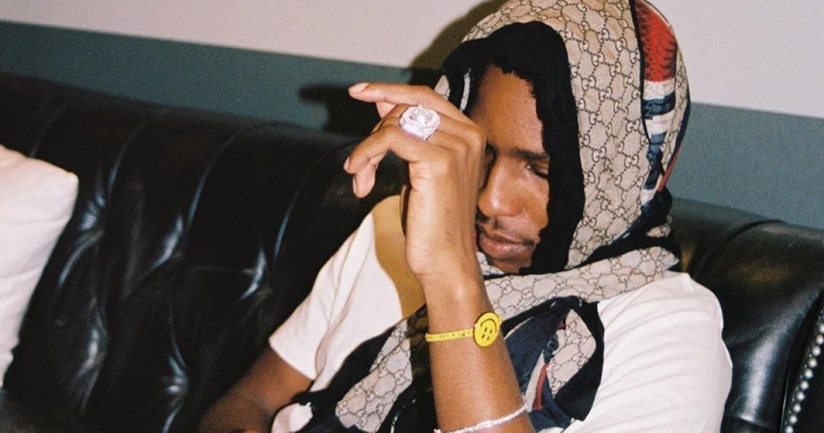 Способы носить шелковые платки