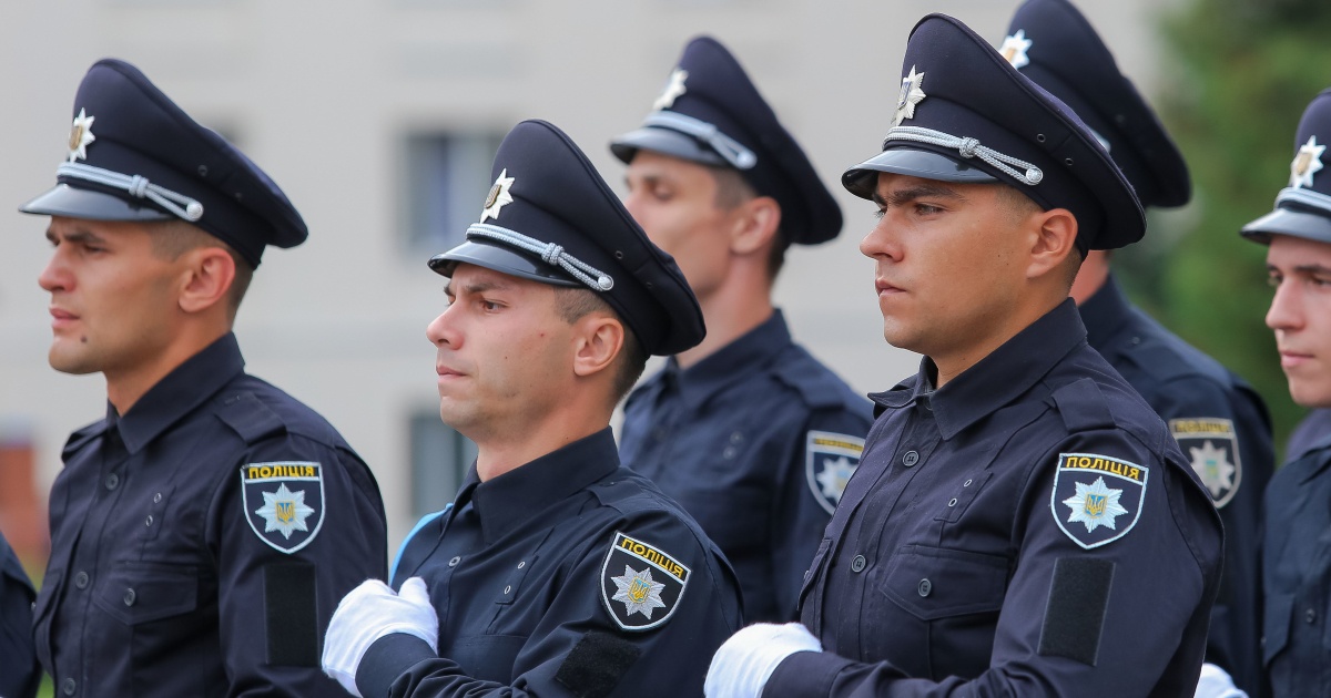 Полиция предложила. Форма полиции Львова. Экипаж полиции Украины. НПУ патрульная полиция. Украинский сериал про полицию.