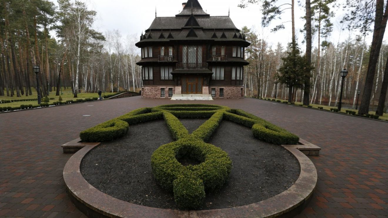 музей-усадьба м. белоруссия музей огинского. резиденция залесье. бывшая московская резиденция первого президента ссср м. московская резиденция горбачева.