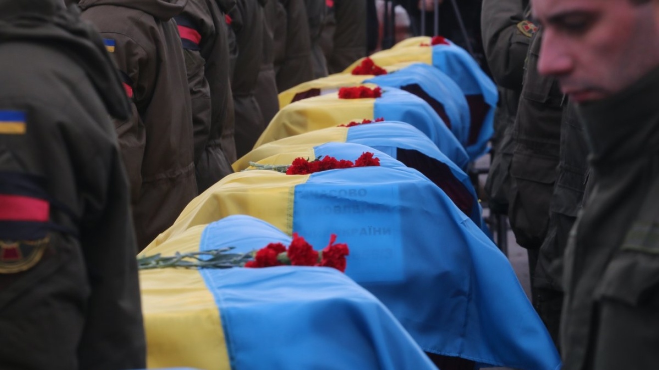 Погибших украинцев на сегодня. Трупы украинских военных. Убитые украинские военные. Гробы украинских солдат. Убитые украинские солдаты.