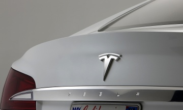 Tesla подала позов проти Євросоюзу через мита на електромобілі з Китаю