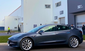 Tesla поставила 15 первых электрокаров, собранных в Китае. Машины купили сотрудники фабрики