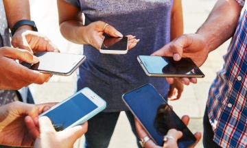 Японське місто пропонує обмежити користуватися смартфоном на дозвіллі до 2 годин