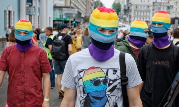 У Києві пройшов Марш рівності: учасників було багато, противників — мало. Короткий репортаж (і багато фото)