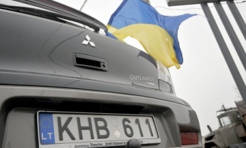 Українці розмитнили авто з «єврономерами» вже майже на 200 млн гривень