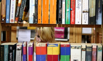 «Нова пошта» почала продавати книги у своїх відділеннях. Як і де вже можна придбати