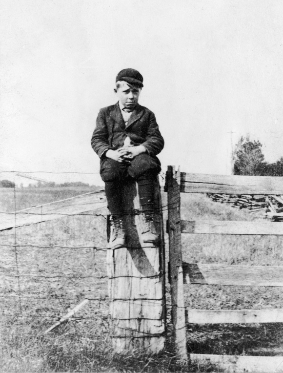 Маленький Джон Діллінджер на батьківській фермі у штаті Індіана.
