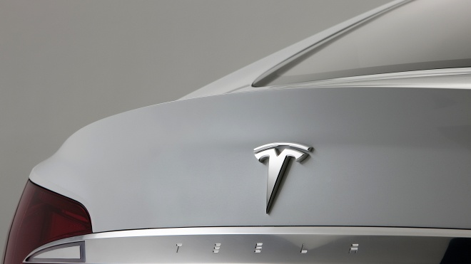 В Канаде водителю Tesla выдвинули обвинения — он задремал, пока автомобиль на автопилоте разогнался до 150 км/ч