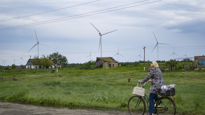 Держава заборгувала «зеленим» енергетикам 14 млрд гривень. Великі компанії готові домовлятися з урядом, малі — хочуть судитися