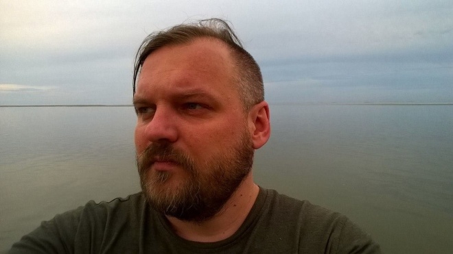 «Привіт усім з волі». Засуджений у Білорусі журналіст утік в Україну