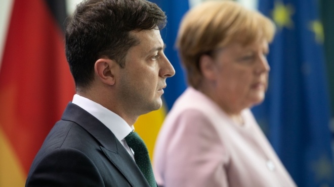 ОП планирует разговор Зеленского с Меркель и Макроном. Согласовывают графики сторон