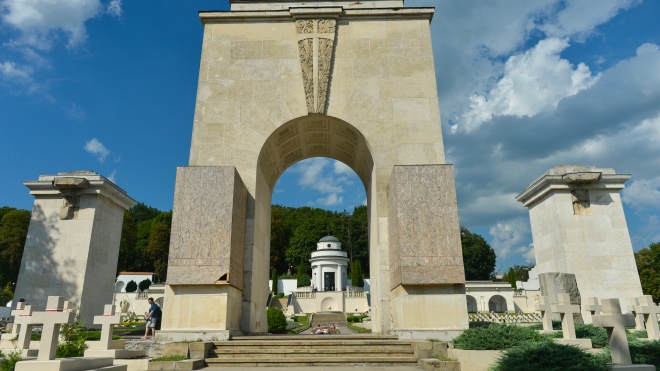 Польські леви на львівському цвинтарі спровокували дипломатичний скандал