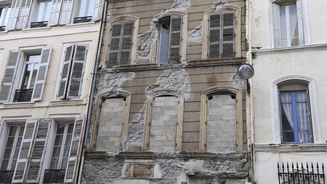 Во французском Марселе массово разрушаются исторические здания. За несколько месяцев власть отселила сотни людей