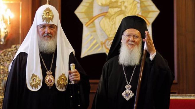 Патриархи Московский Кирилл и Константинопольский Варфоломей встречаются в Стамбуле. Эта встреча может определить будущее УПЦ