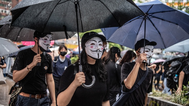 Жители Гонконга вышли на протесты из-за анонса запрета на ношение масок на демонстрациях