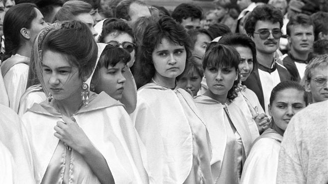 Двадцять четвертого серпня 1992 року Києво-Могилянська академія набрала студентів після 175-річної перерви. Ми публікуємо знімки церемонії та згадуємо, як відроджувався виш (архівний матеріал)