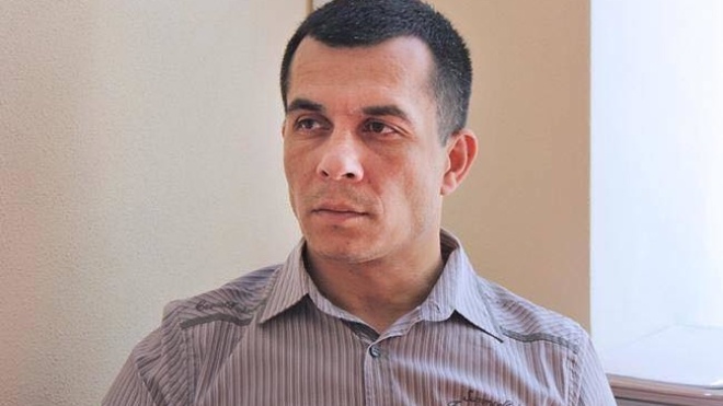 У Криму затримали відомого кримськотатарського адвоката Еміля Курбедінова. Він захищає полонених українських моряків