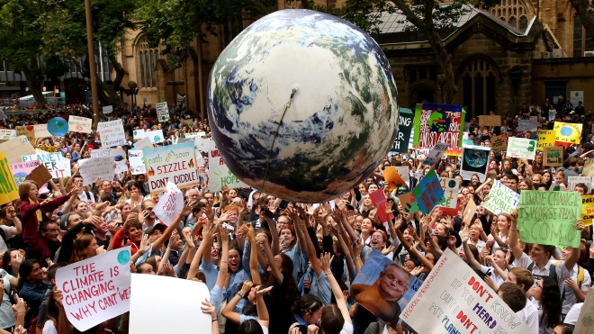 Тысячи подростков в Австралии бастуют из-за глобального потепления. Протесты ожидаются во всем мире