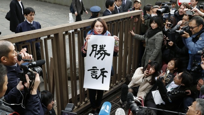 Символ японского движения #MeToo Шиори Ито выиграла дело об изнасиловании