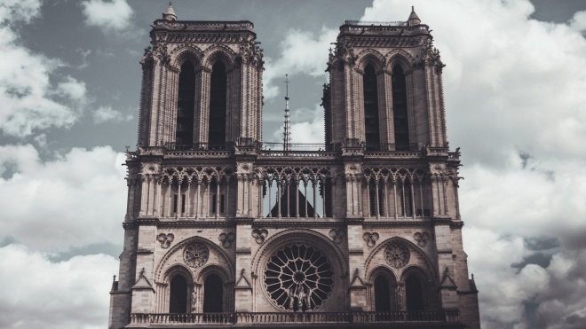 У Парижі розпочався суд над пʼятьма жінками, які хотіли підірвати собор Паризької Богоматері
