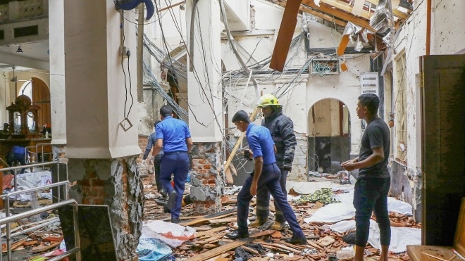 На Шри-Ланке произошли взрывы в церквях и отелях, количество жертв растет. Уже известно о 156 погибших