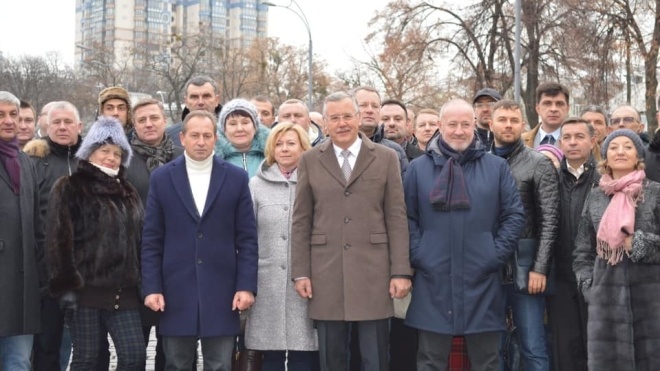 Гриценко представил руководство своего избирательного штаба. Кампанию в Киеве возглавит Томенко