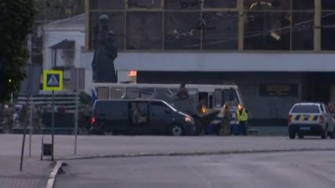 Из захваченного автобуса в Луцке освободили 13 заложников. Раненых нет