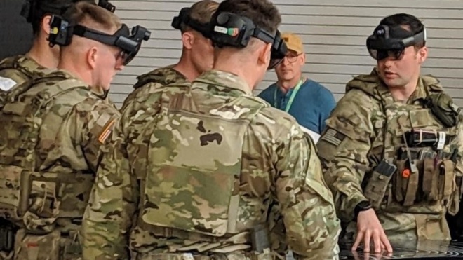 Американские военные показали гарнитуру смешанной реальности HoloLens 2 от Microsoft. Она позволит бойцам повысить эффективность