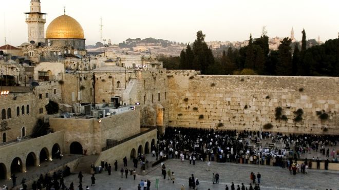 В Єрусалимі перед святами почистили Стіну Плачу. Фотографія