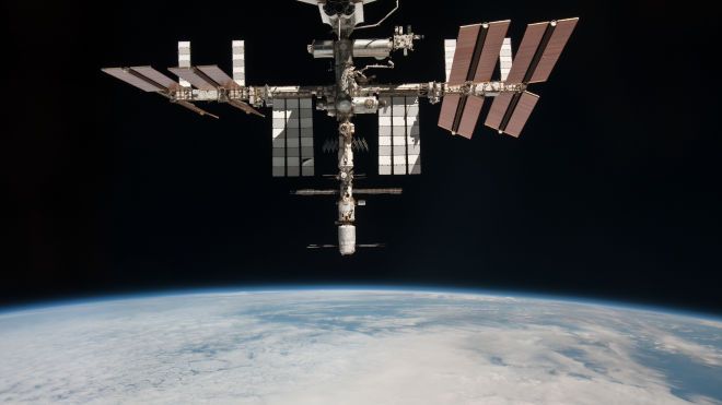 Вночі: SpaceX перенесла дату польоту Dragon до МКС, Порошенко взяв участь у Великодньому богослужінні, у синагозі США сталася стрілянина