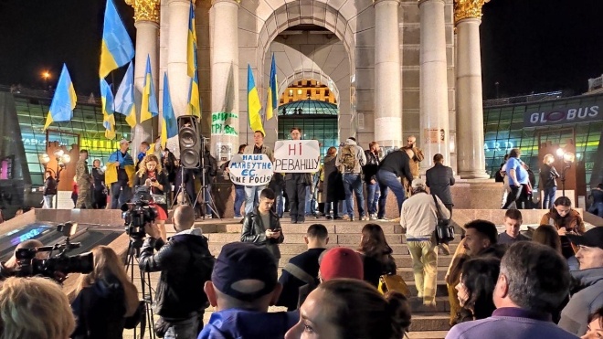 «Нет реваншу» и «Зелю — геть». На Майдане и под Офисом президента протестуют против «формулы Штайнмайера»