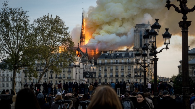 У Парижі вперше після пожежі відкрили площу перед собором Паризької Богоматері
