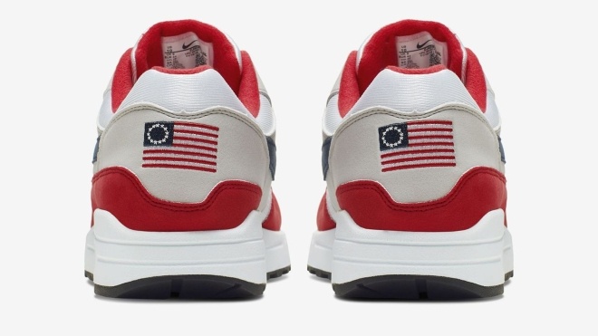 Nike вдруге за місяць скасувала продаж кросівок. Цього разу — через прапор США