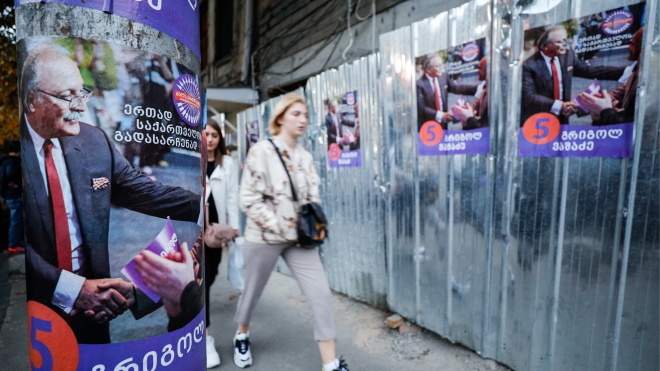 В Грузии начались последние выборы президента. За кресло борются сторонник Саакашвили и кандидат от правящей партии
