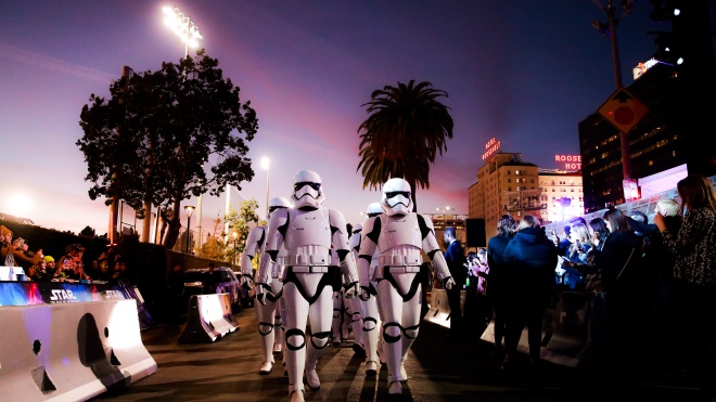 Штурмовики, дроиды и Марк Хэмилл. В Лос-Анджелесе состоялась премьера финальной части саги «Звездные войны»