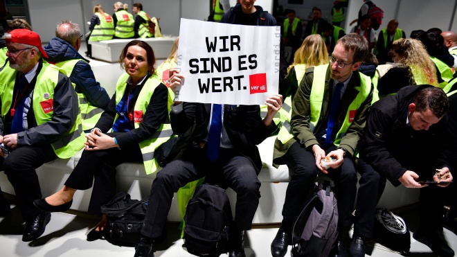 В Германии отменили сотни рейсов. В аэропортах начинается забастовка работников служб безопасности