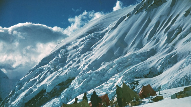 Эверест после землетрясения стал немного выше. Непал и Китай провели совместное исследование новых размеров горы