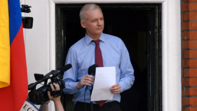 The Guardian: Засновника Wikileaks Джуліана Ассанжа планували таємно вивезти в Росію. Але ніхто не наважився