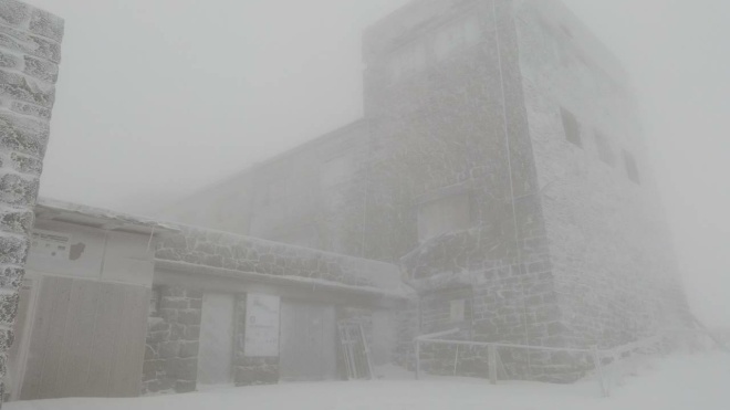 У Карпатах на горі Піп Іван уже випало півметра снігу. Фотографія