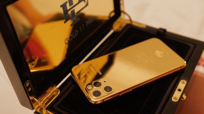 Брат відомого наркобарона Ескобара продаватиме золоті iPhone після своїх претензій до Apple