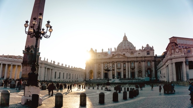 Папа Римський відкрив нову лікарню у Ватикані. Там оглядатимуть ноги бездомних