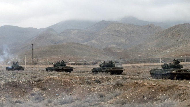 В Азербайджане больше 23 тысяч людей записались в армию на фоне конфликта на границе с Арменией