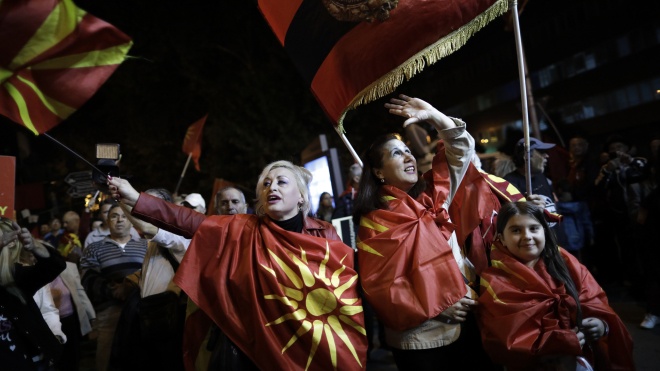 Правительство Македонии утвердило изменения в Конституцию о переименовании страны