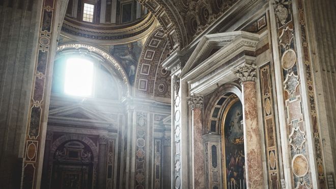 Итальянские епископы возмущены графиком выхода страны из карантина. Им не позволяют возобновить богослужения