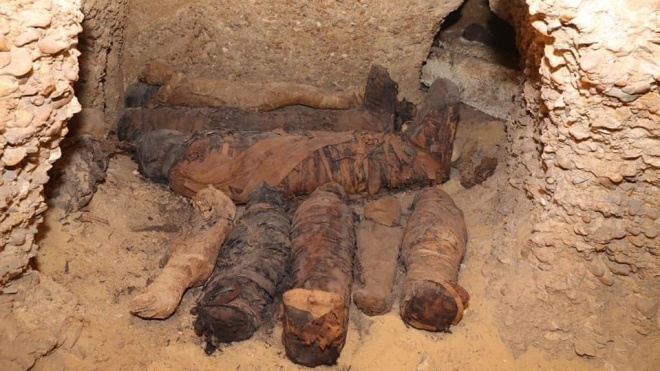 В Єгипті археологи виявили некрополь з 40 муміями чоловіків, жінок і дітей